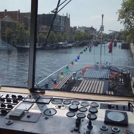 Botel Amice