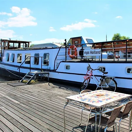 Amice Hotel en barco Haarlem