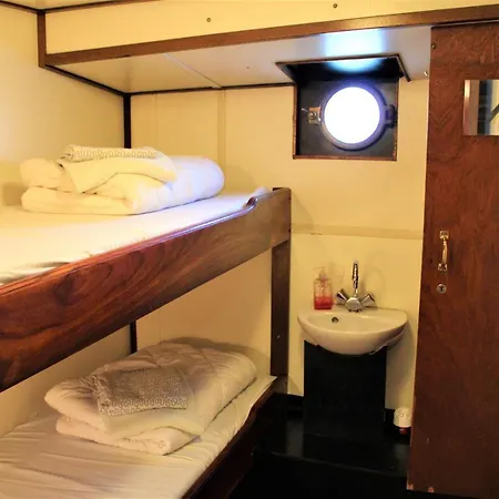 Amice Hotel en barco Haarlem