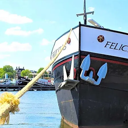 Botel Amice *