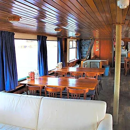 Botel Amice *