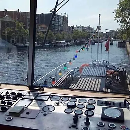 Amice Botel *