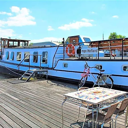 Amice Botel *