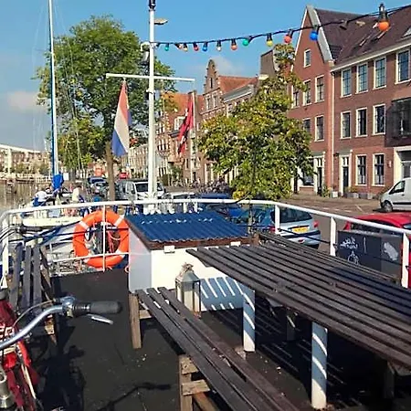 Botel Amice